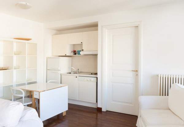 phoca_thumb_l_bigstock-interior-small-apartment-roo-51429172